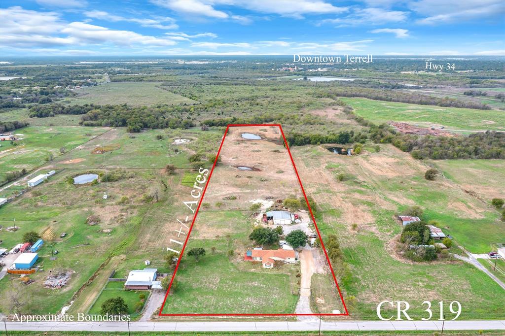 a view of an outdoor space