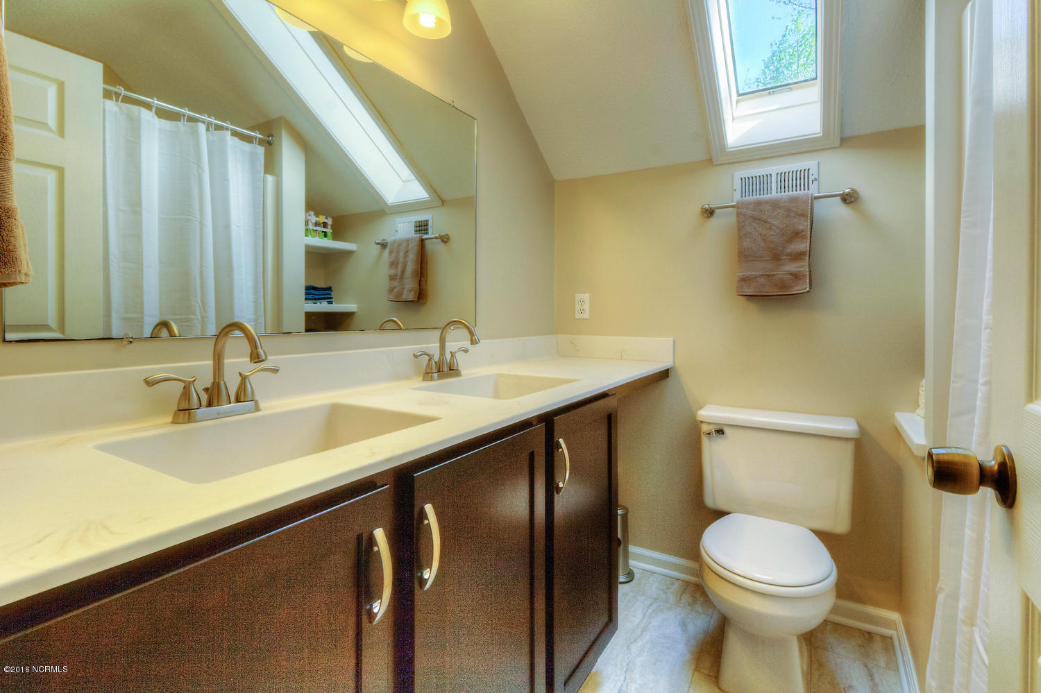 1521 Field View Road Wilmington, NC 28411 - Photo 17 of 25 1521 Field View Rd-large-018-26-Bathroom