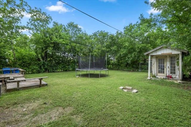 a view of a house with a backyard