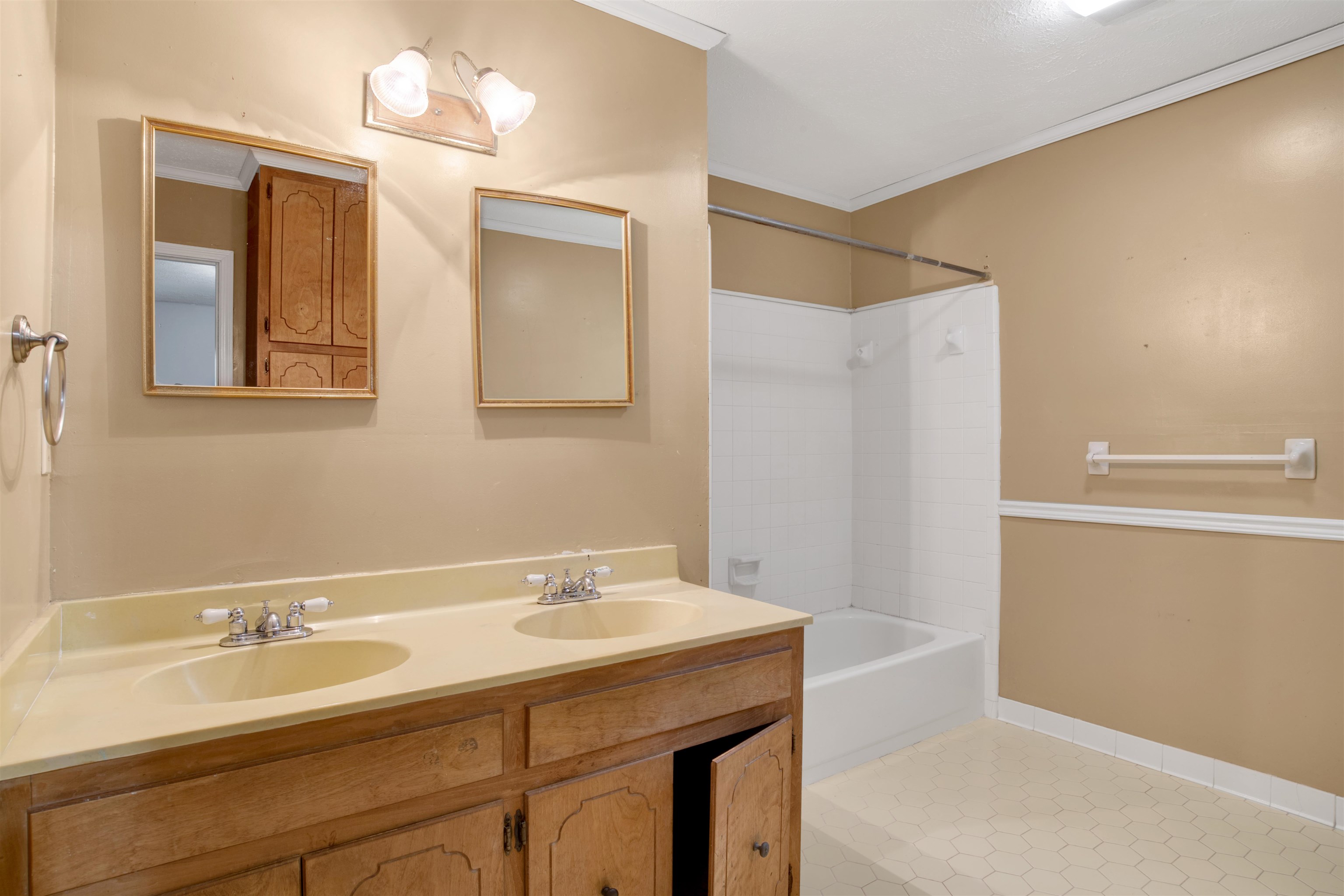 109 Paige Circle Daphne, AL 36526 - Photo 34 of 46 Ensuite Bath Upstairs