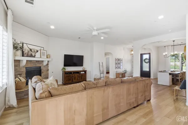 $689,800 | Undisclosed Address, Bakersfield, CA 93314