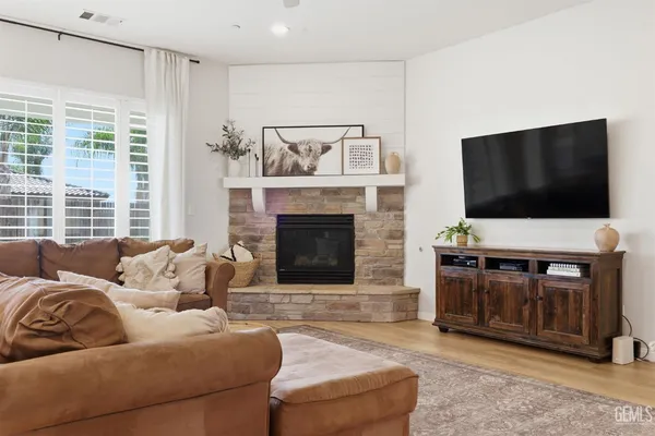 $689,800 | Undisclosed Address, Bakersfield, CA 93314