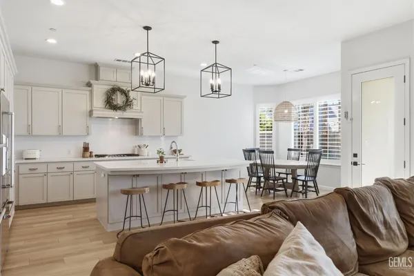 $689,800 | Undisclosed Address, Bakersfield, CA 93314