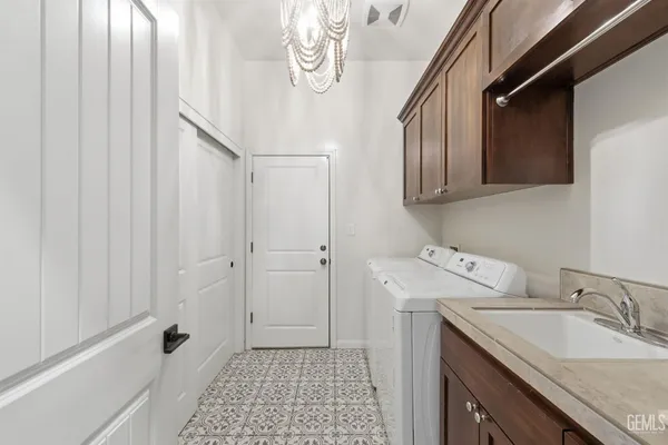 $689,800 | Undisclosed Address, Bakersfield, CA 93314