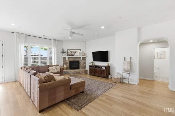 $689,800 | Undisclosed Address, Bakersfield, CA 93314