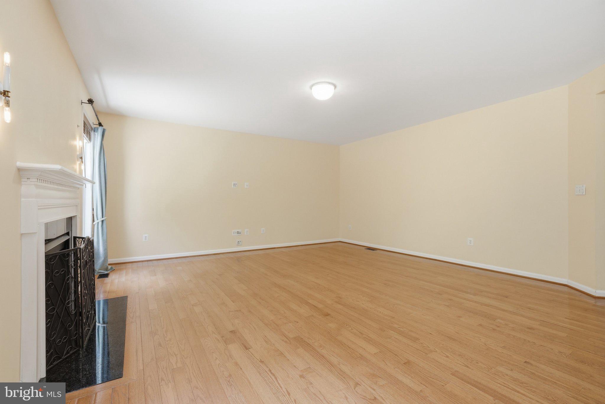 3679 Expedition Drive Triangle, VA 22172 - Photo 13 of 65 Spacious room with natural light.