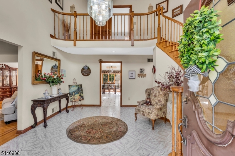 10 Loriann Road Warren, NJ 07059 - Photo 4 of 34