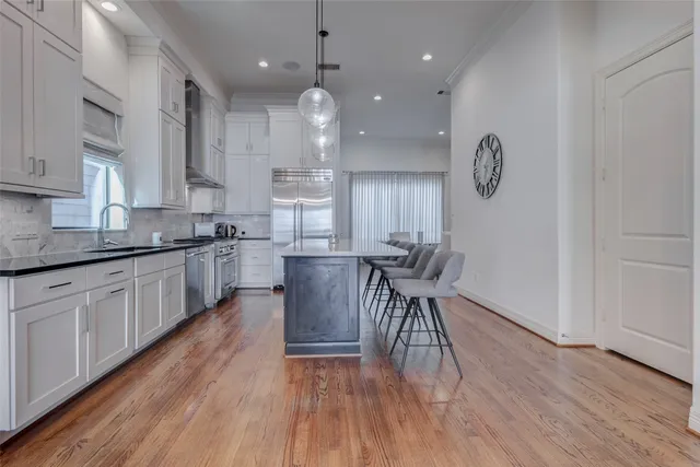 $1,000,000 | 4220 Law Street, Houston, TX 77005