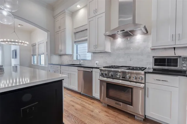 $1,000,000 | 4220 Law Street, Houston, TX 77005