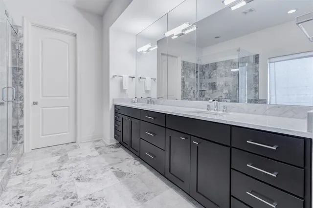 $1,000,000 | 4220 Law Street, Houston, TX 77005