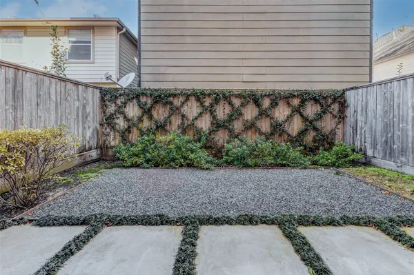 $1,000,000 | 4220 Law Street, Houston, TX 77005