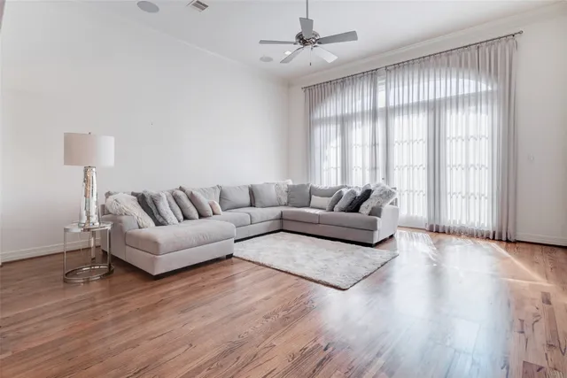 $1,000,000 | 4220 Law Street, Houston, TX 77005