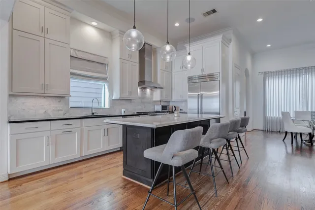 $1,000,000 | 4220 Law Street, Houston, TX 77005