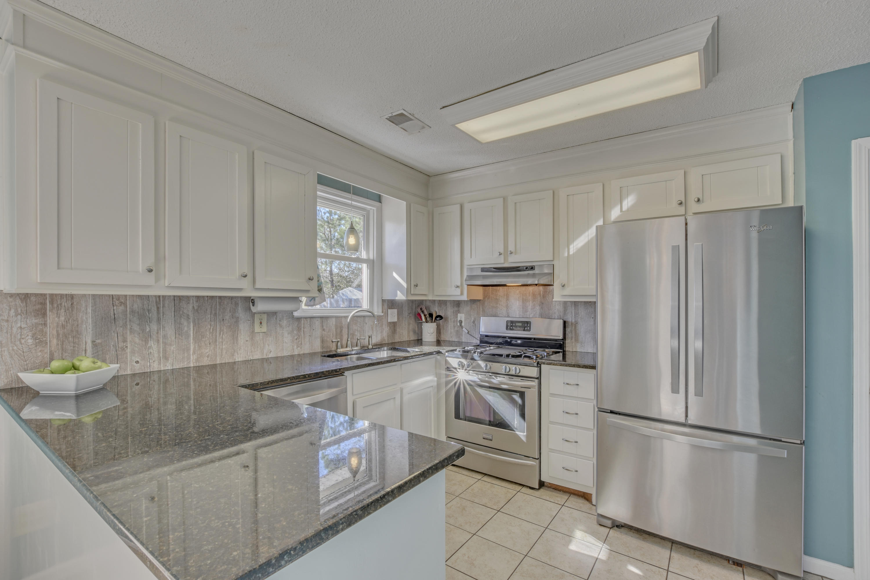 708 Beauregard Road Summerville, SC 29486 - Photo 15 of 37 19