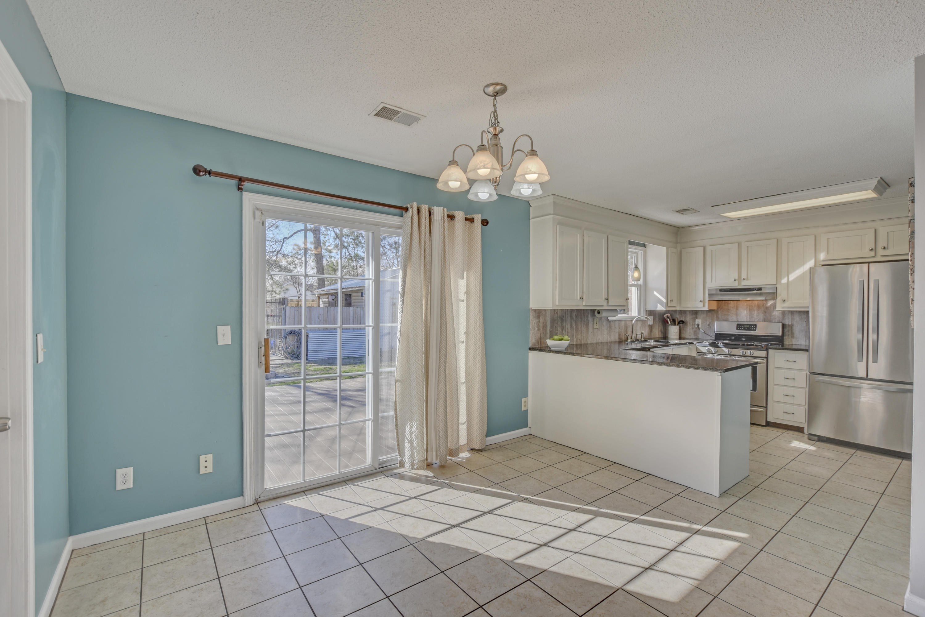 708 Beauregard Road Summerville, SC 29486 - Photo 17 of 37 15