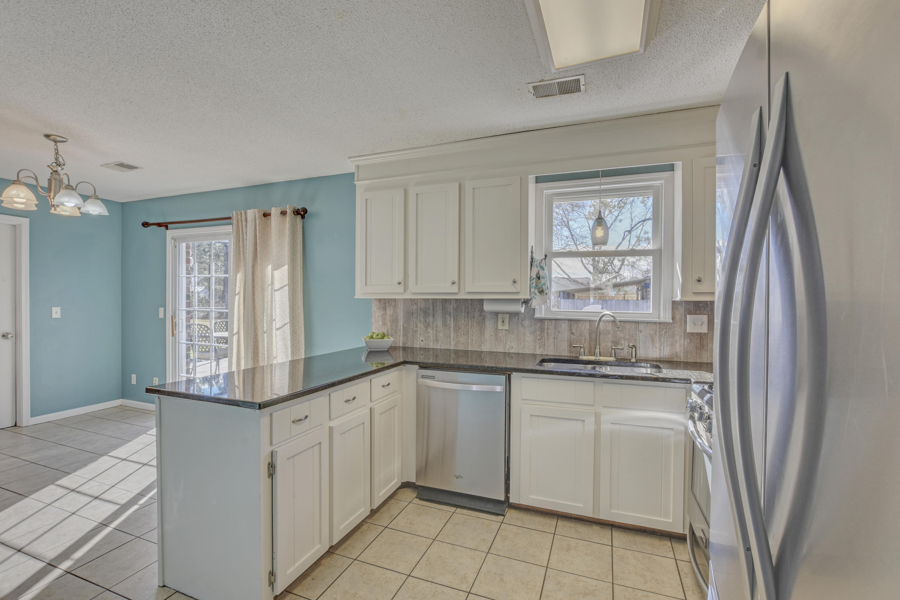 708 Beauregard Road Summerville, SC 29486 - Photo 18 of 37 18