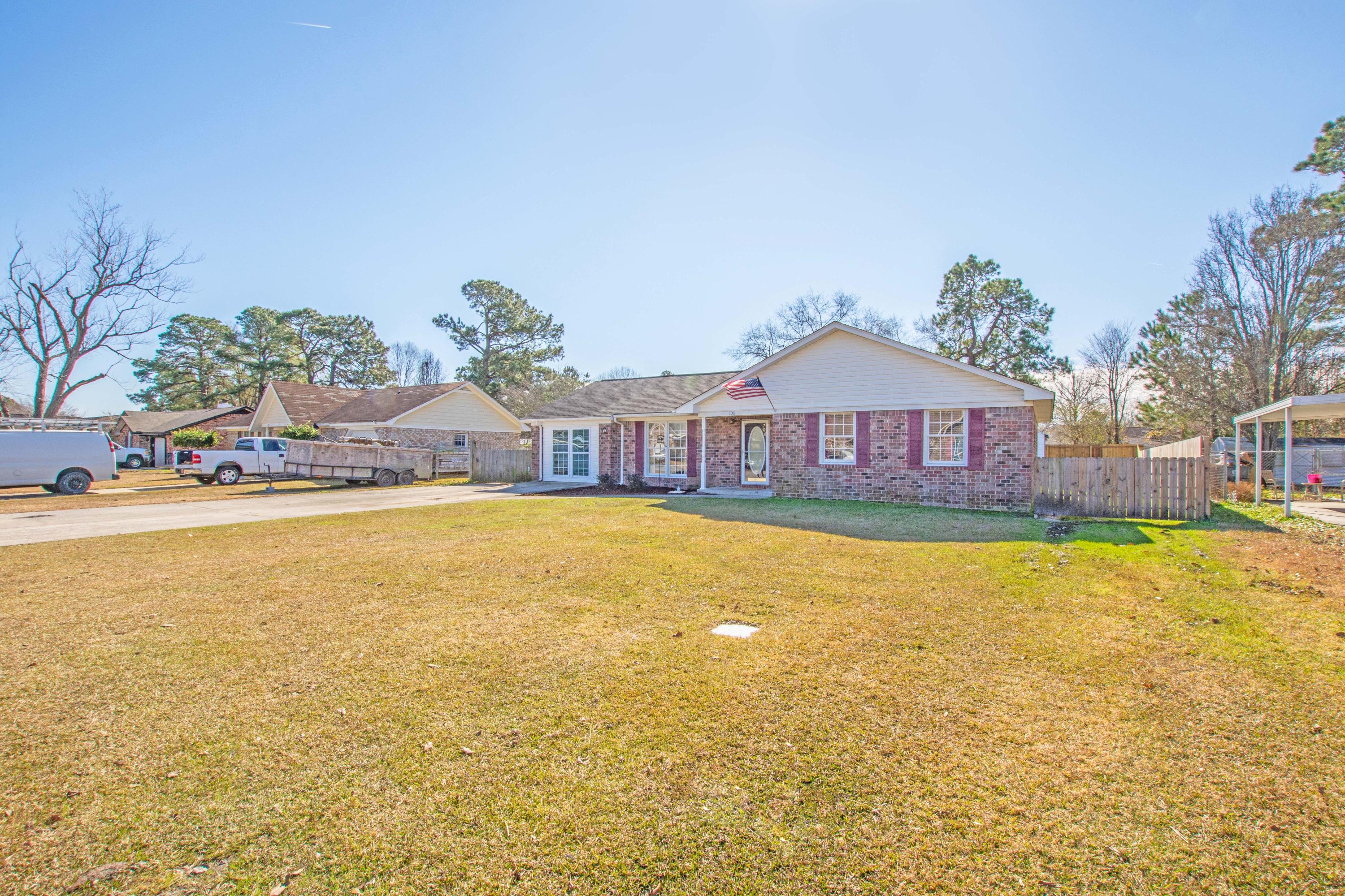 708 Beauregard Road Summerville, SC 29486 - Photo 5 of 37 0-11