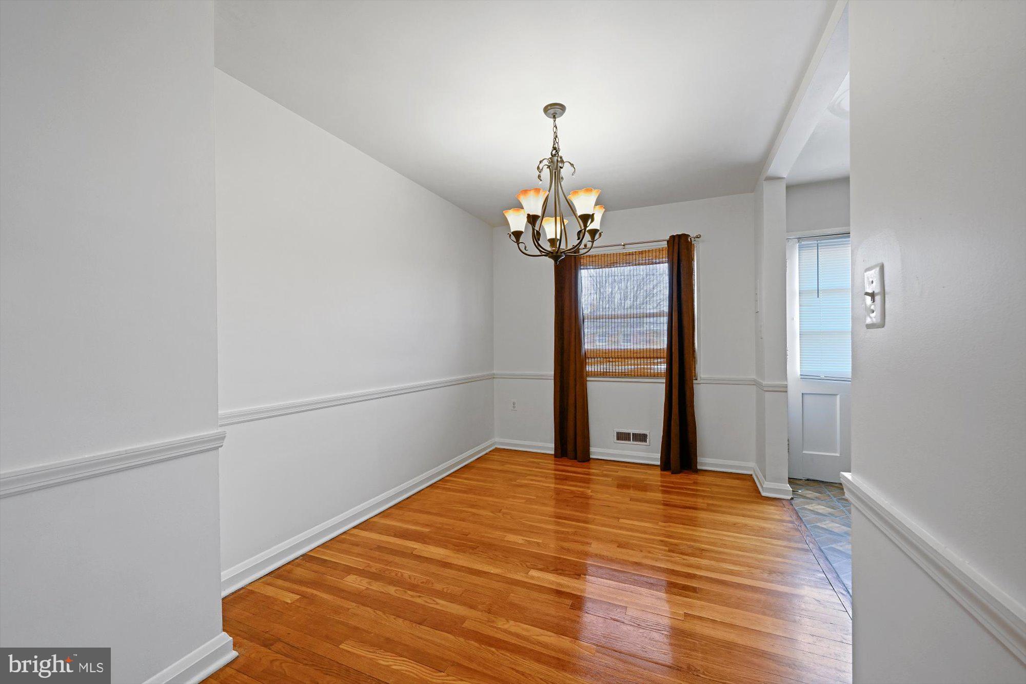 551 Brisbane Road Baltimore, MD 21229 - Photo 17 of 37 Dining Room