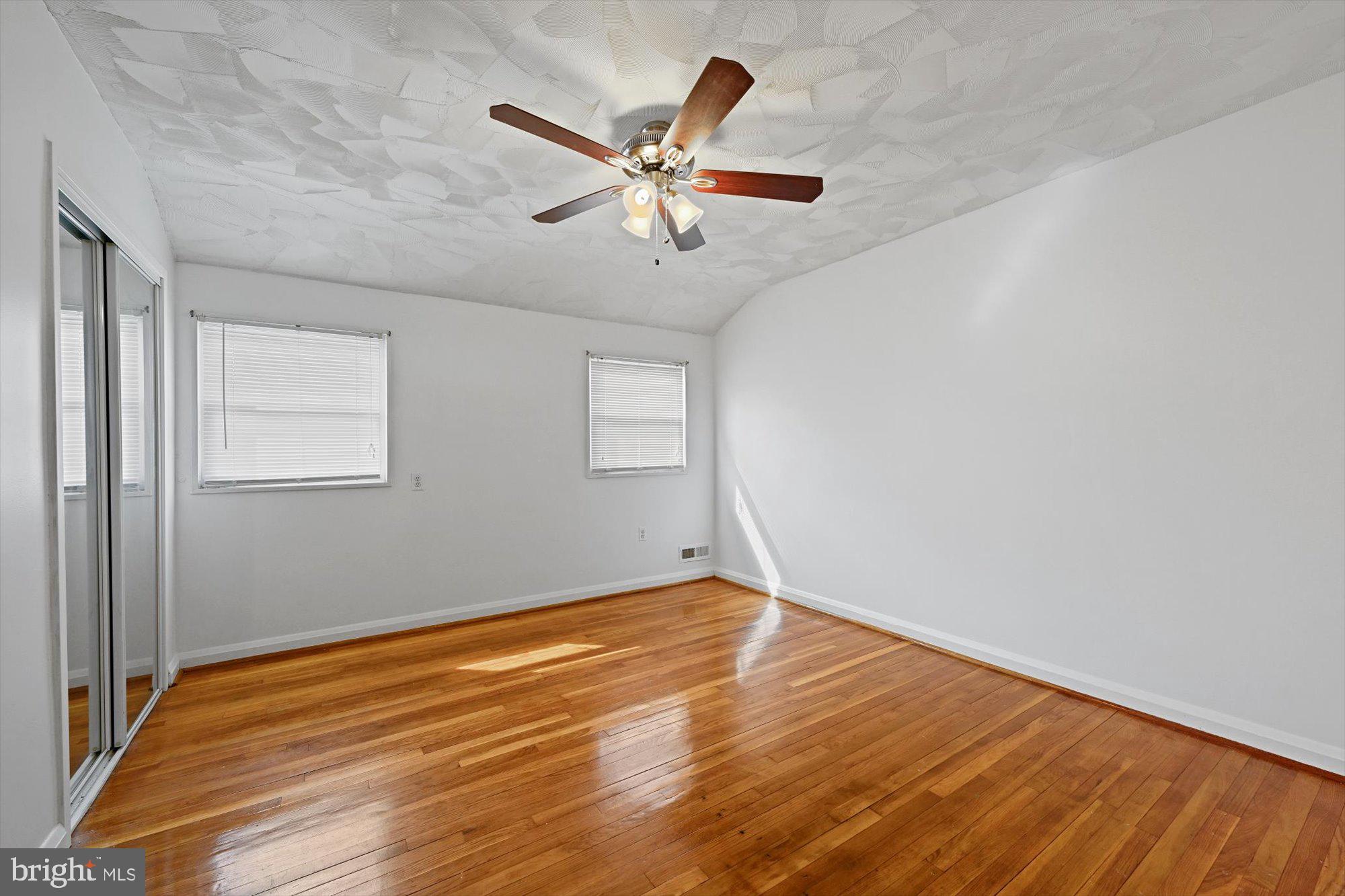 551 Brisbane Road Baltimore, MD 21229 - Photo 21 of 37 Primary Bedroom