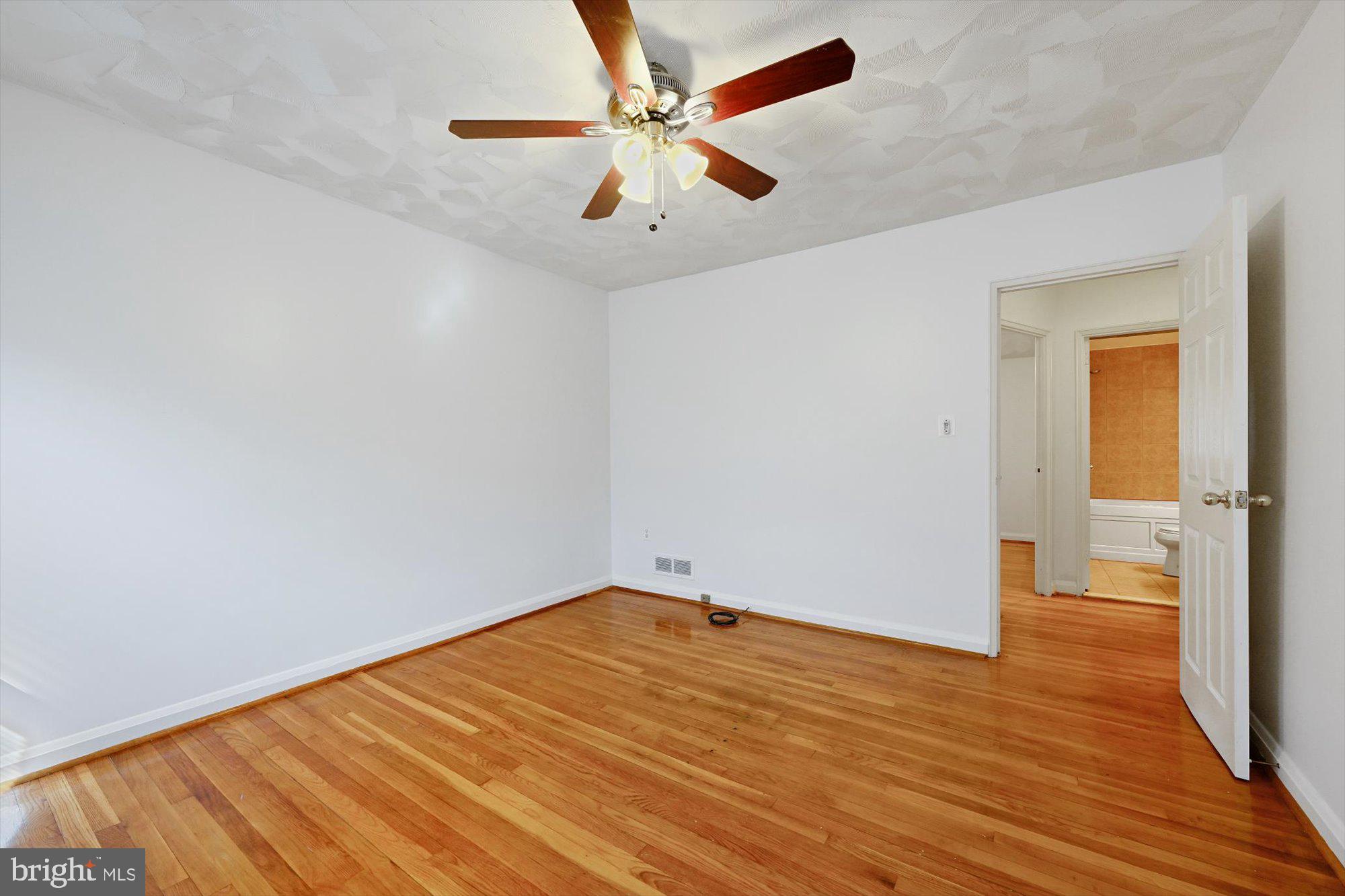 551 Brisbane Road Baltimore, MD 21229 - Photo 22 of 37