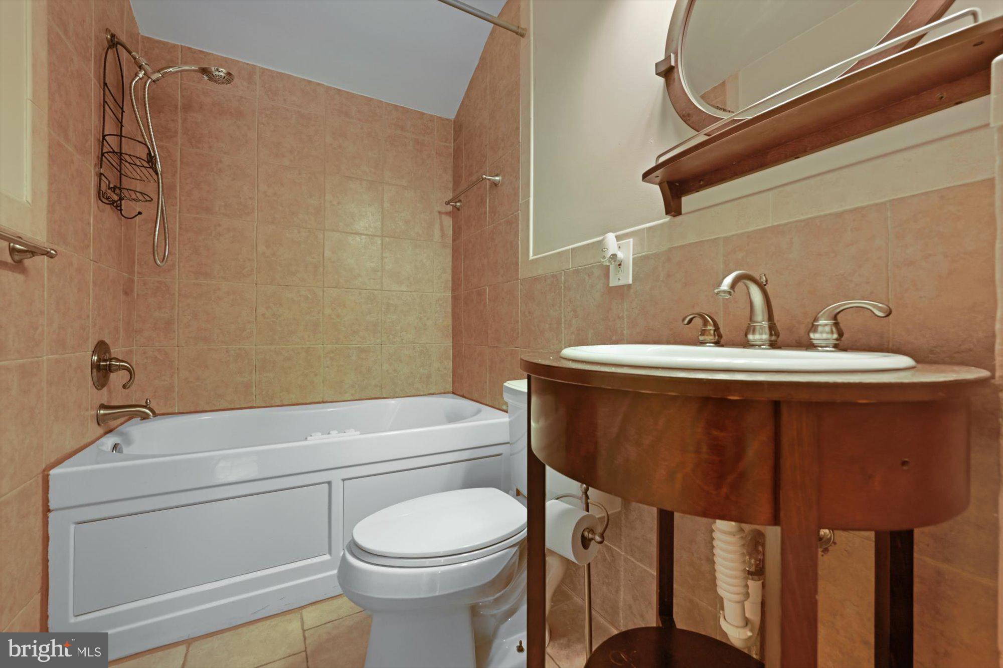 551 Brisbane Road Baltimore, MD 21229 - Photo 23 of 37 Whirlpool Tub