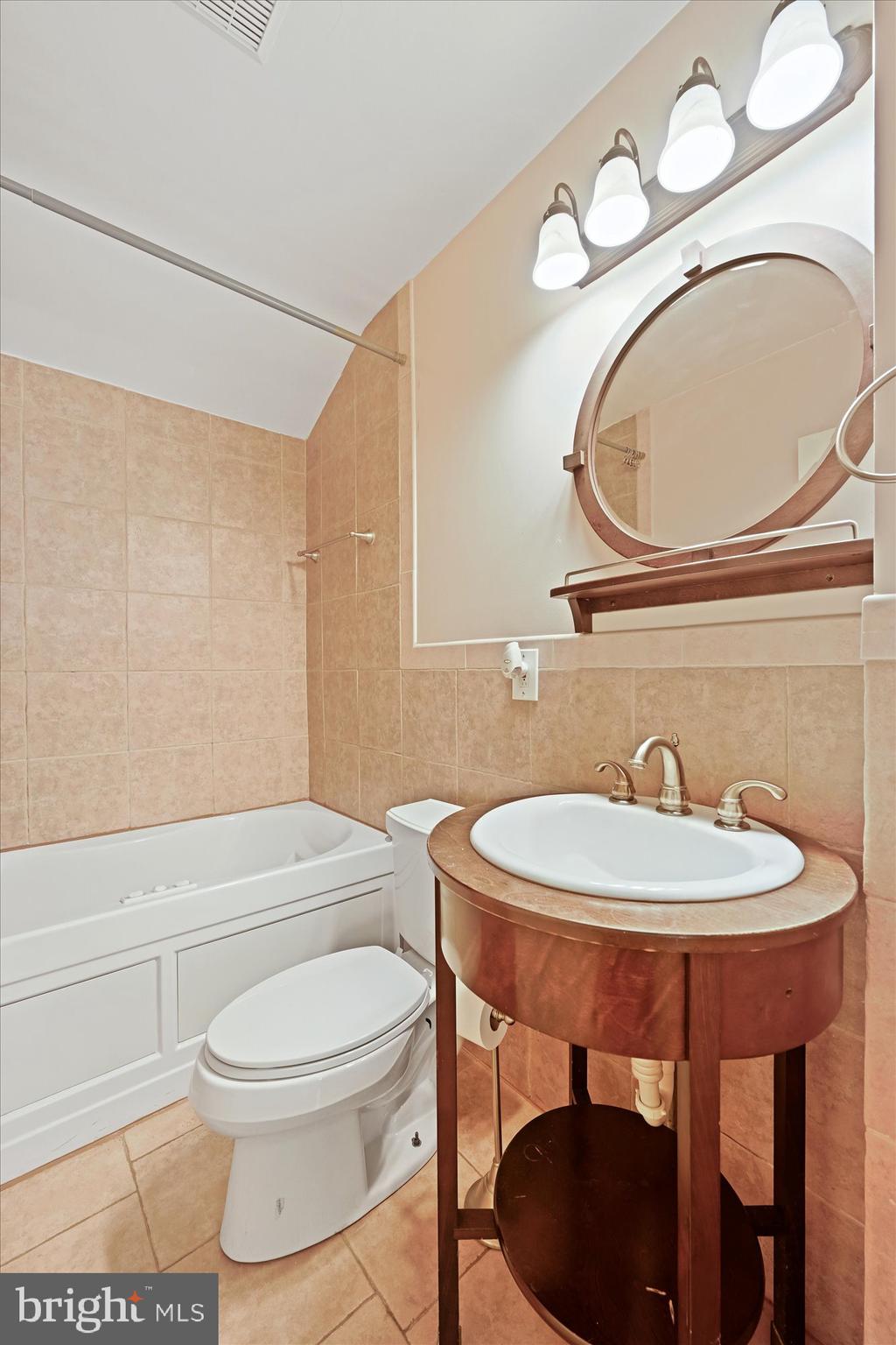 551 Brisbane Road Baltimore, MD 21229 - Photo 24 of 37 Main Bathroom