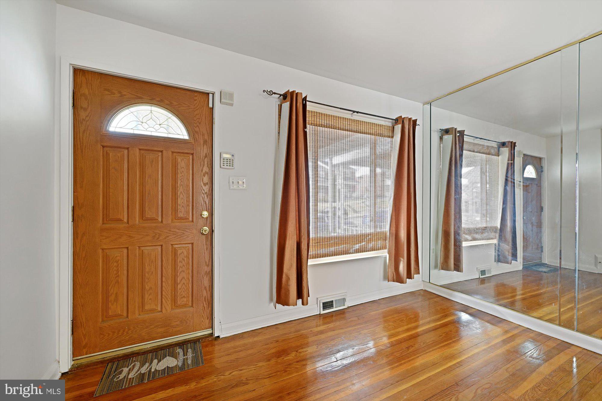 551 Brisbane Road Baltimore, MD 21229 - Photo 29 of 37 Window Treatments