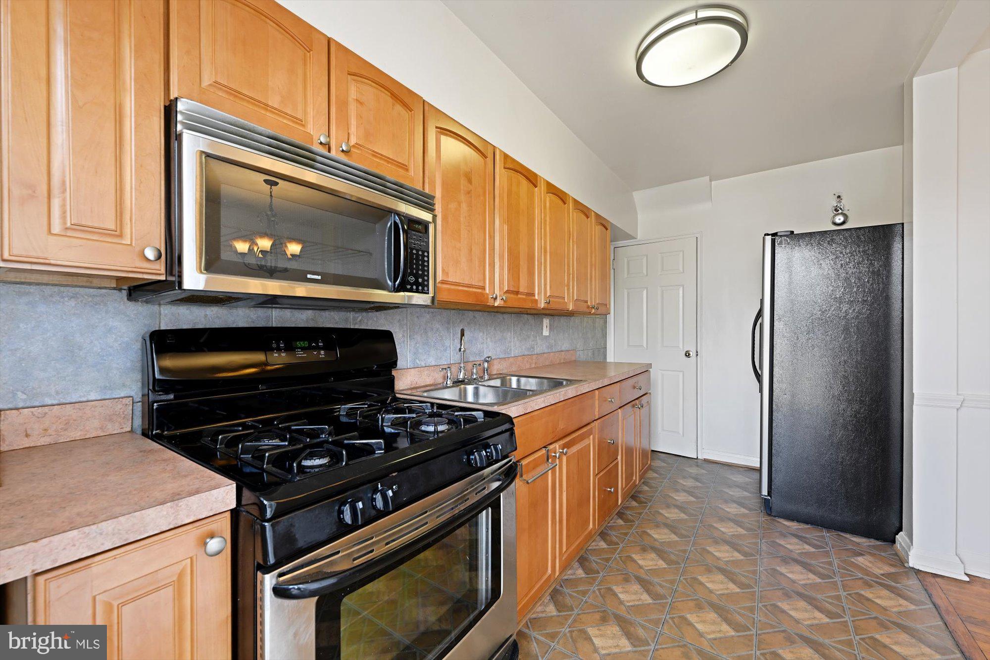 551 Brisbane Road Baltimore, MD 21229 - Photo 7 of 37 Kitchen