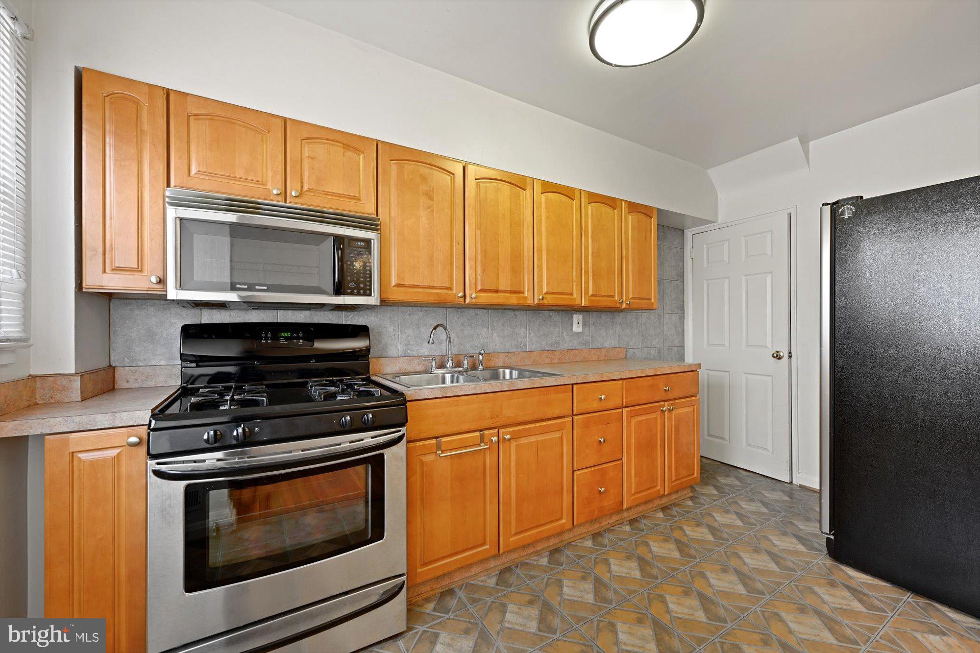 551 Brisbane Road Baltimore, MD 21229 - Photo 9 of 37