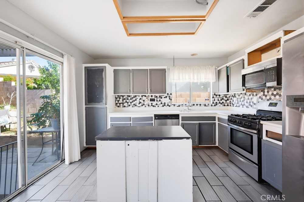 1216 Lilac Ridge Drive Perris, CA 92571 - Photo 18 of 41