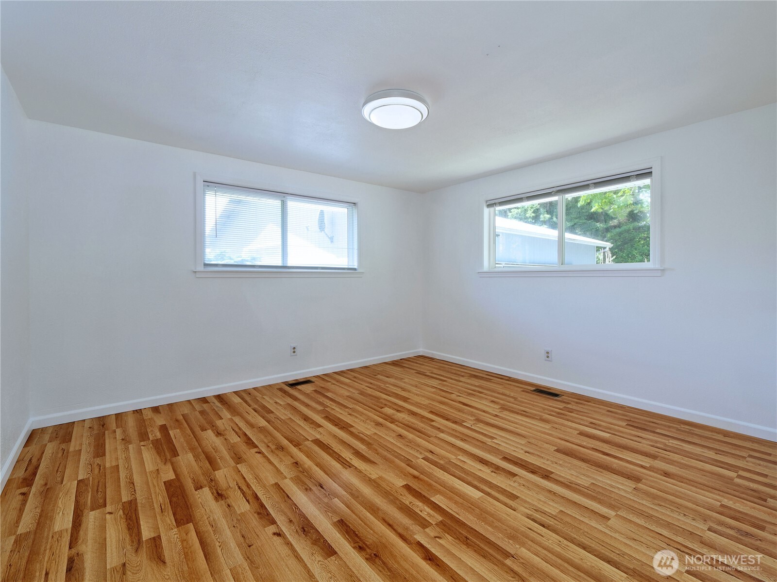423 Lind Avenue Southwest Renton, WA 98057 - Photo 15 of 33