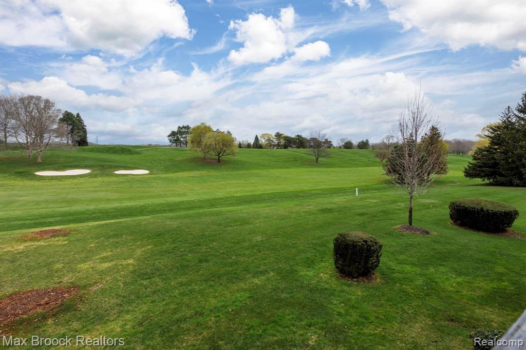 944 Green View Court Rochester Hills, MI 48307 - Photo 23 of 36