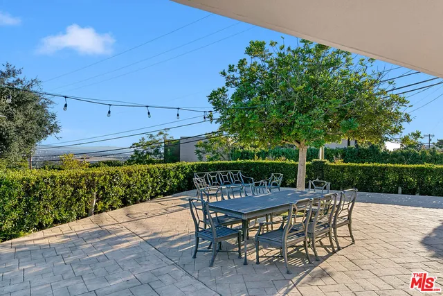 $11,950 | 826 North Tigertail Road, Los Angeles, CA 90049