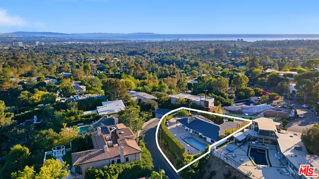 $11,950 | 826 North Tigertail Road, Los Angeles, CA 90049