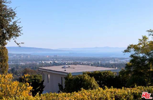 $11,950 | 826 North Tigertail Road, Los Angeles, CA 90049