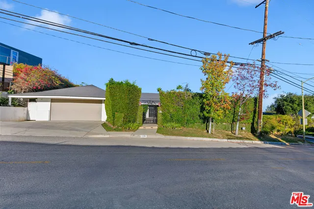 $11,950 | 826 North Tigertail Road, Los Angeles, CA 90049