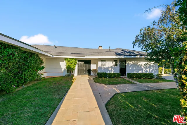 $11,950 | 826 North Tigertail Road, Los Angeles, CA 90049