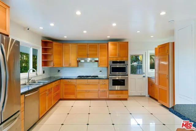 $11,950 | 826 North Tigertail Road, Los Angeles, CA 90049