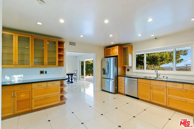 $11,950 | 826 North Tigertail Road, Los Angeles, CA 90049