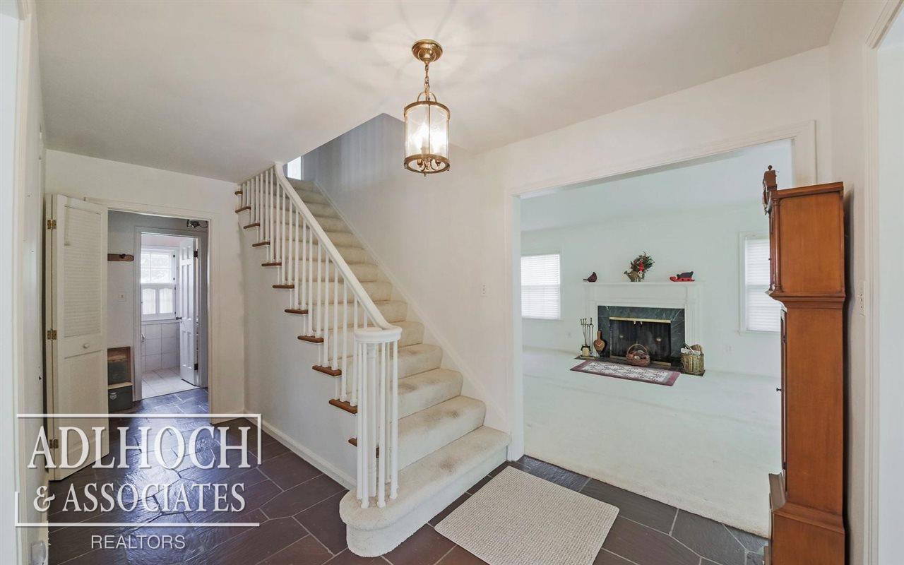 1047 Devonshire Road Grosse Pointe Park, MI 48230 - Photo 4 of 33