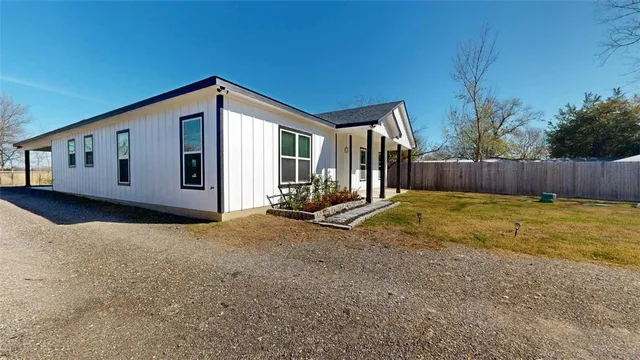 $2,300 | 4867 North Oakland Lane, Bryan, TX 77808