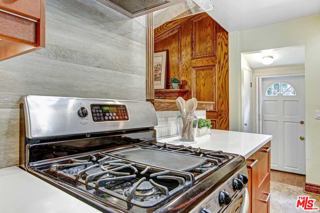 9558 Inspiration Way Tujunga, CA 91042 - Photo 12 of 27 Gallery Image 12