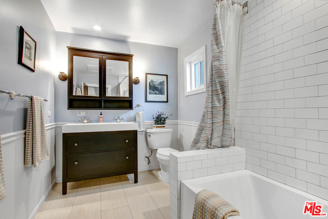 9558 Inspiration Way Tujunga, CA 91042 - Photo 17 of 27 Gallery Image 17