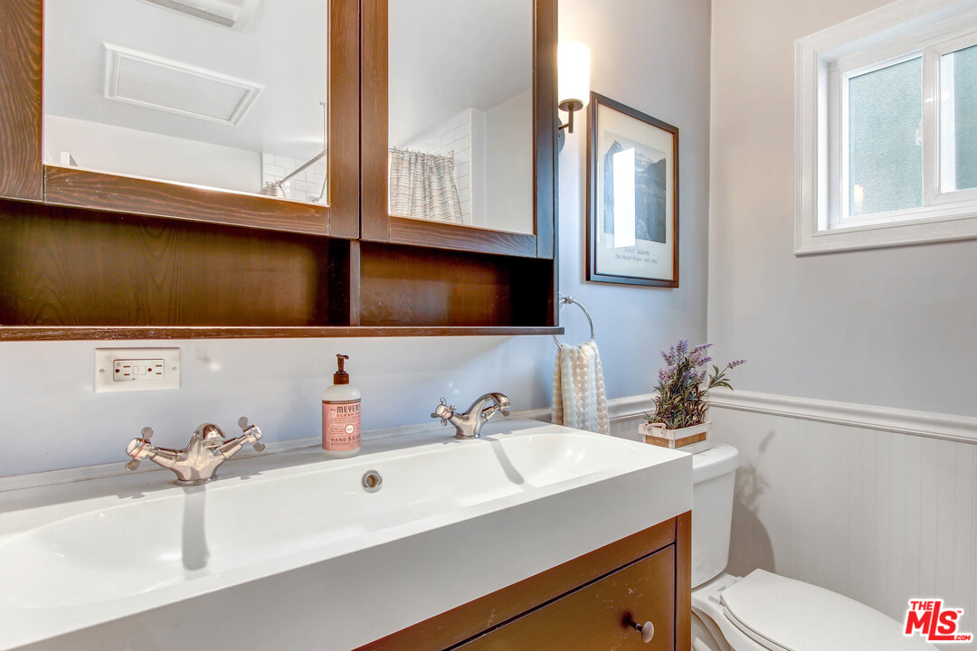 9558 Inspiration Way Tujunga, CA 91042 - Photo 18 of 27 Gallery Image 18