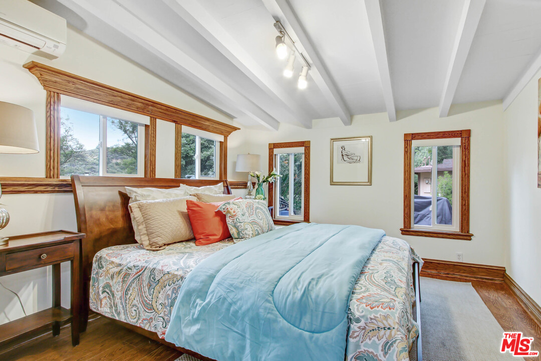 9558 Inspiration Way Tujunga, CA 91042 - Photo 21 of 27 Gallery Image 21