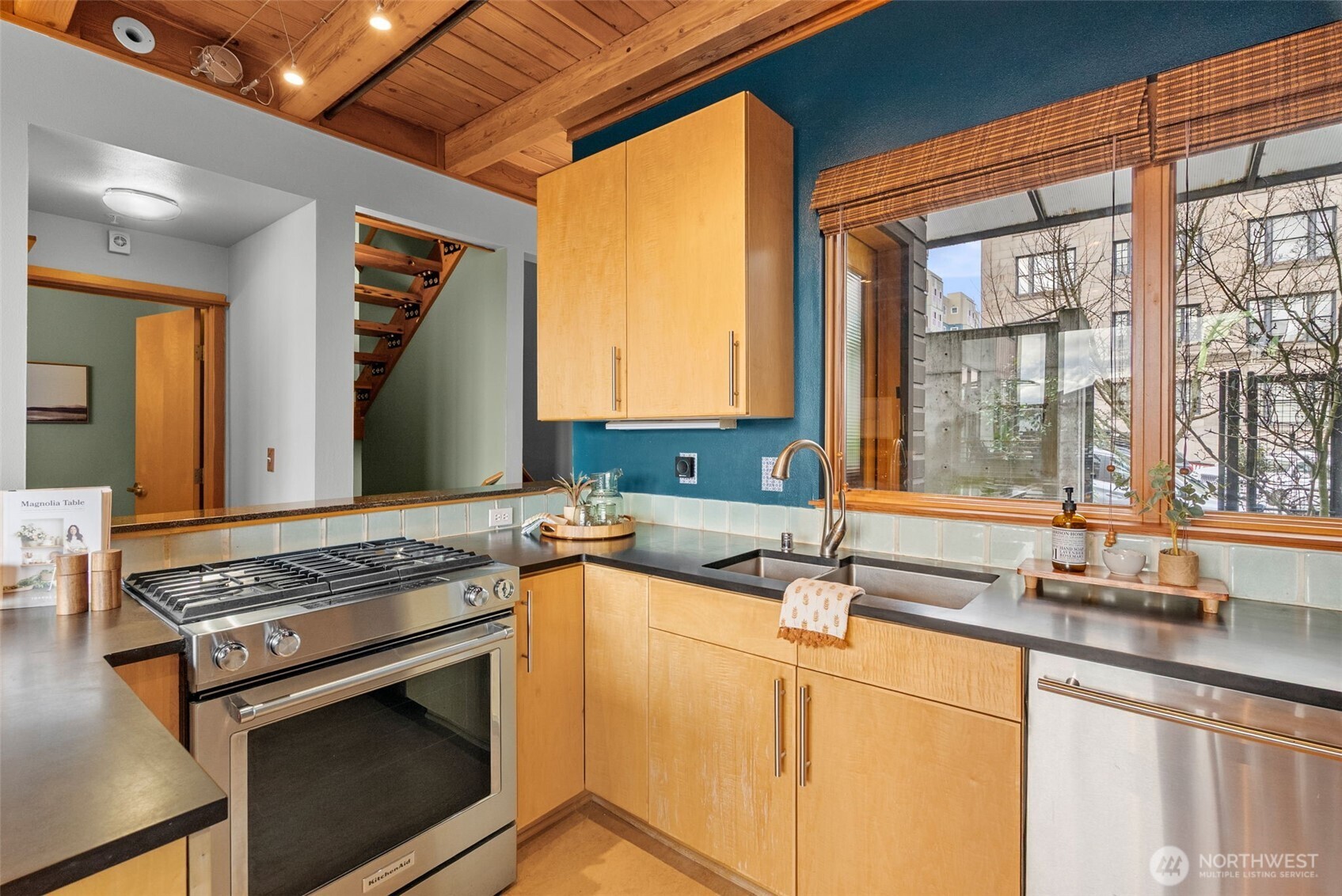 408 6th Avenue Tacoma, WA 98402 - Photo 14 of 37