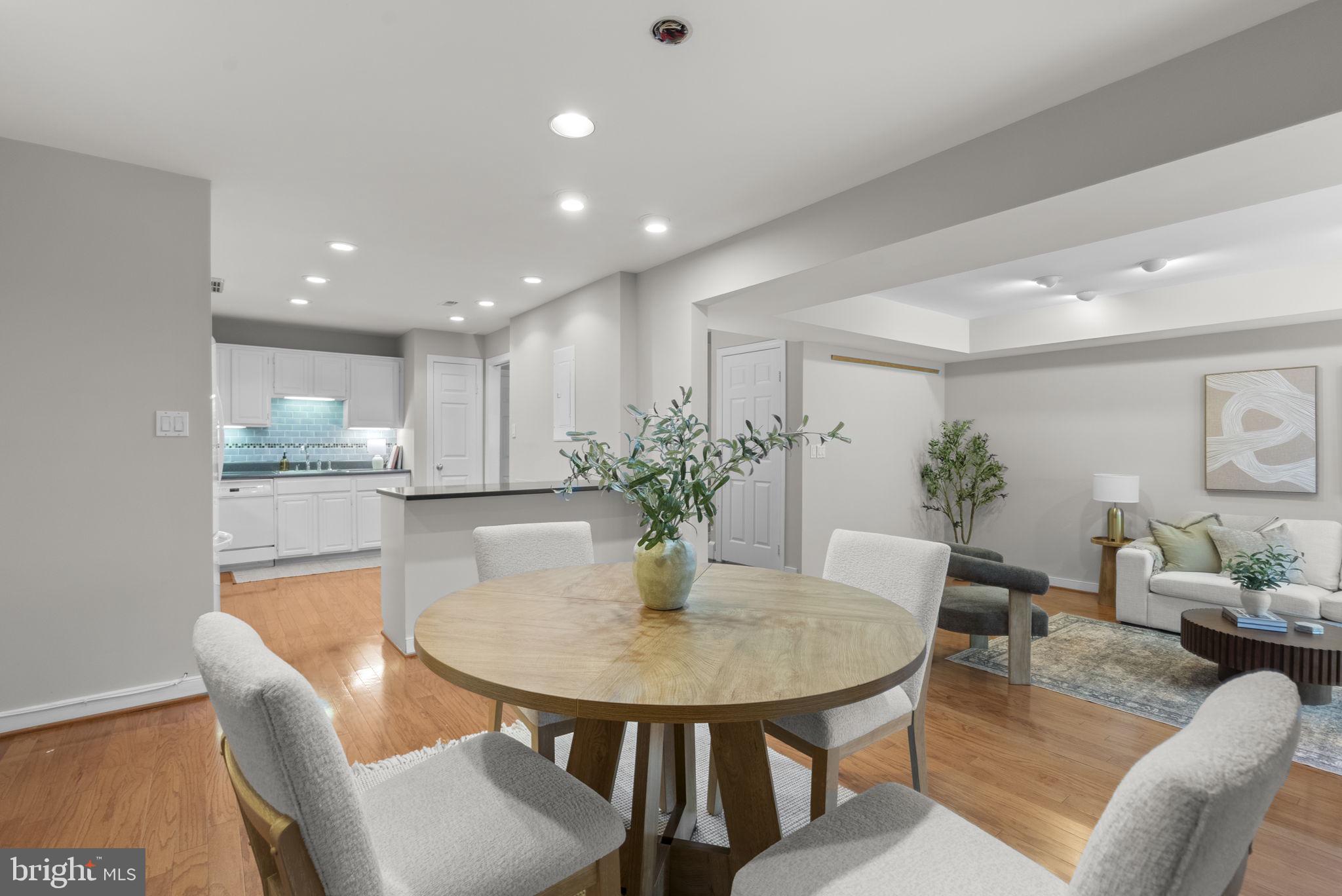 11420 Strand Drive, Unit R010 Rockville, MD 20852 - Photo 10 of 56 Dining Room