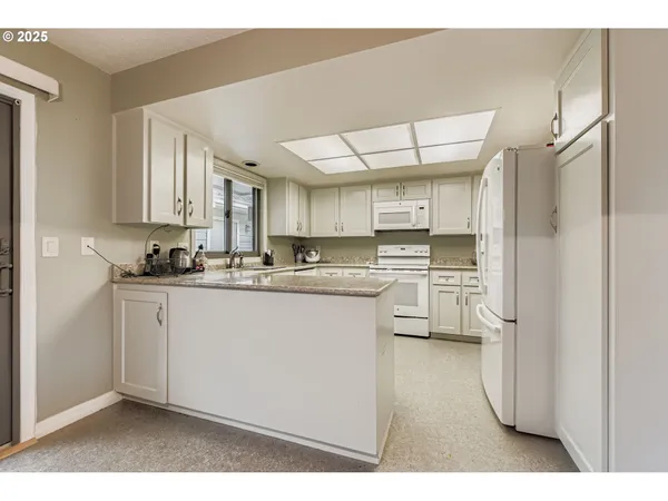 $670,000 | 32655 Southwest Lake Point Court, Wilsonville, OR 97070