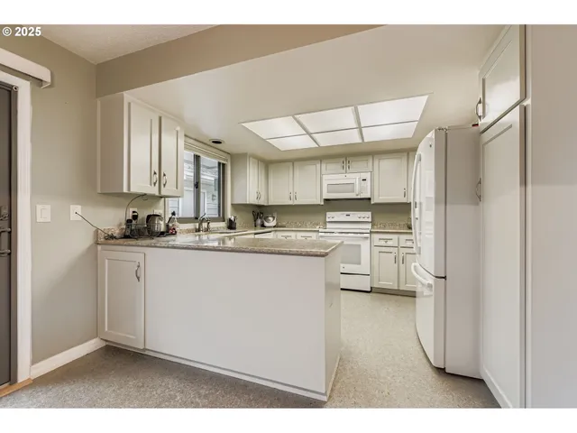 $690,000 | 32655 Southwest Lake Point Court, Wilsonville, OR 97070