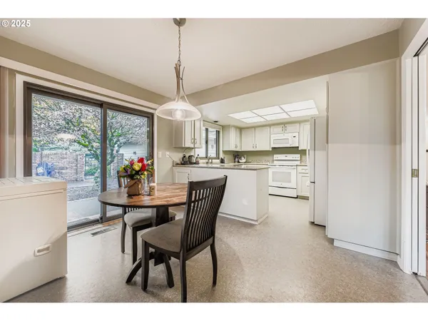 $670,000 | 32655 Southwest Lake Point Court, Wilsonville, OR 97070